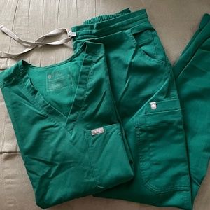 Figs womens size small set - hunter green